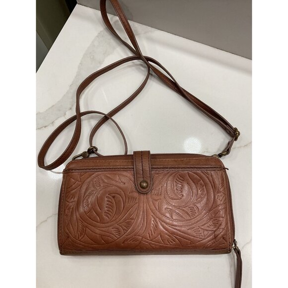 The Sak Iris Tan Leather Embossed Crossbody Wallet Clutch Hippie Chic - Picture 1 of 4